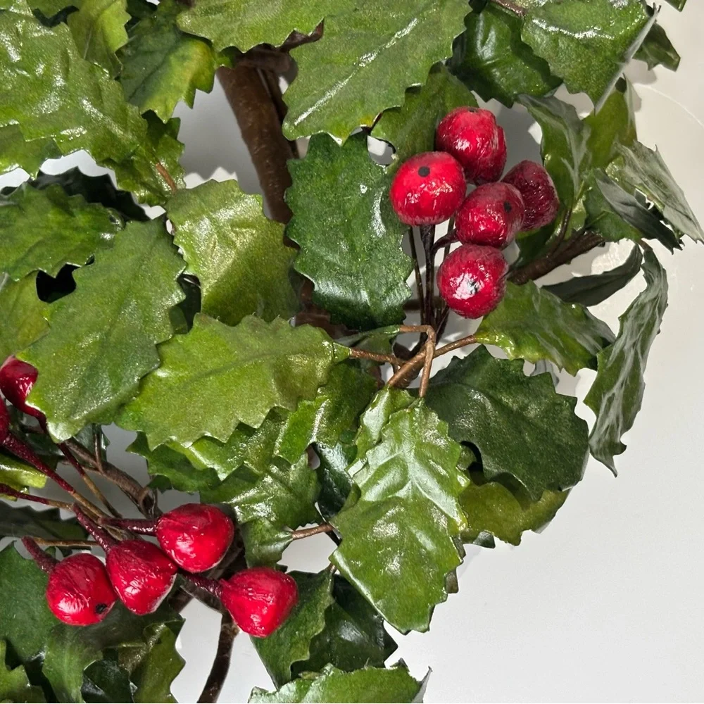 Festive Green and Red Holiday Wreath Plastic Red Holly Berries 18.5”